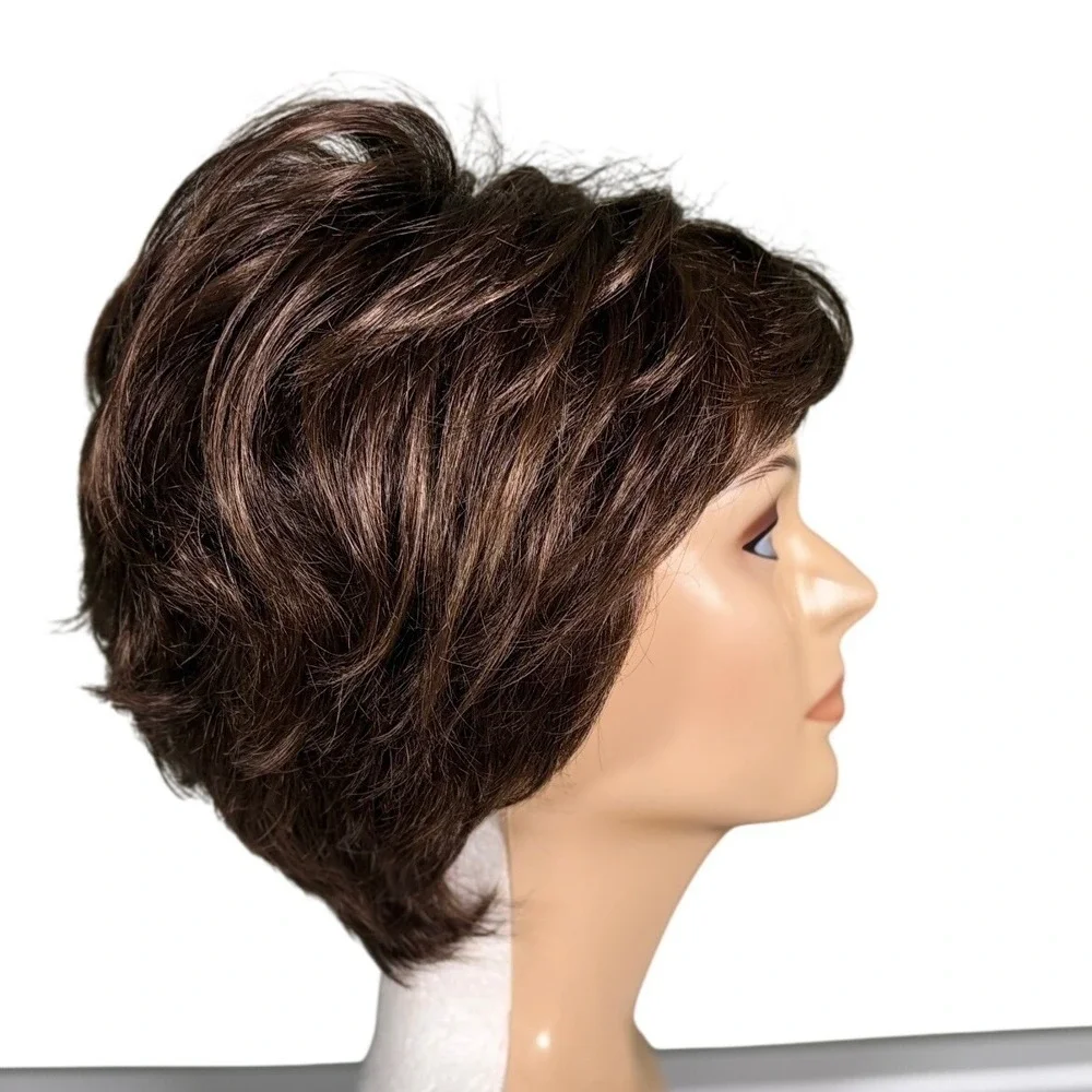 Henry Margu Iris Wig Short Straight Medium Brown Highlights‎ 8H NWT